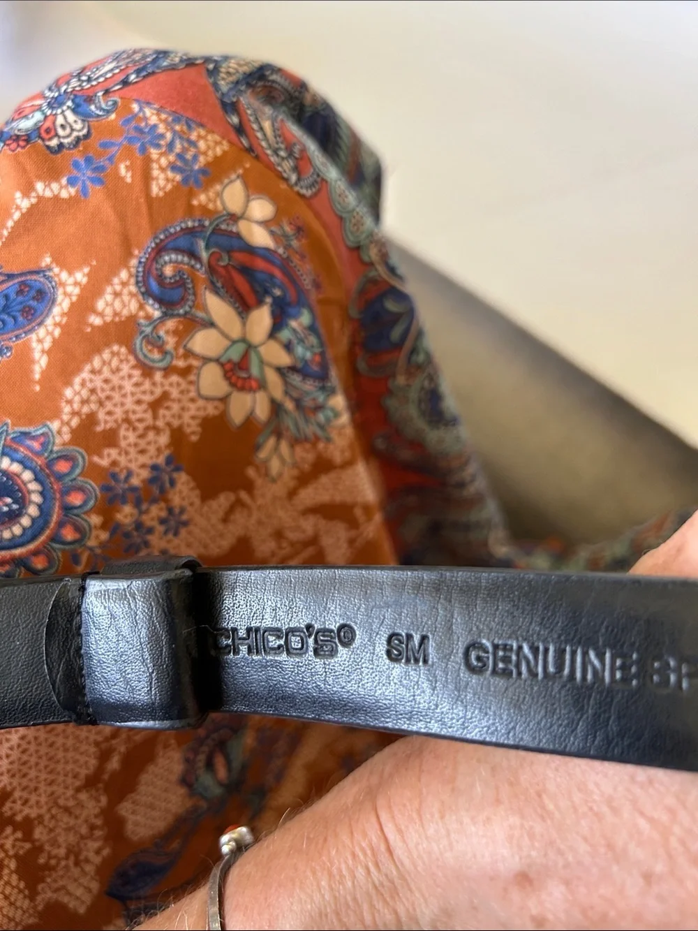 CHICOS GENUINE LEATHER VINTAGE BELT FEATURING A SIVER TONE BUCKLE SZ SMALL